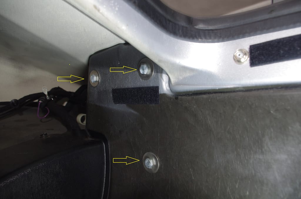 Befestigungsschrauben des Motorsteuergeräts, Opel Speedster Turbo