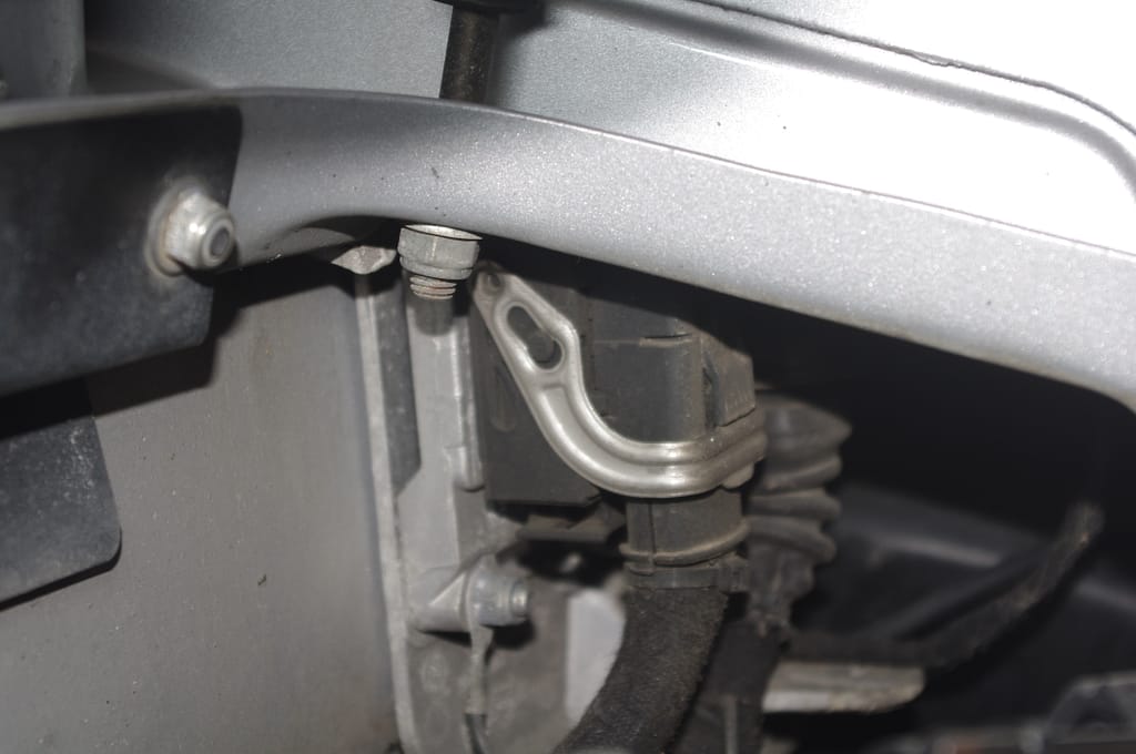 Einbauort Motorsteuergerät des Opel Speedster Turbo im Mororraum