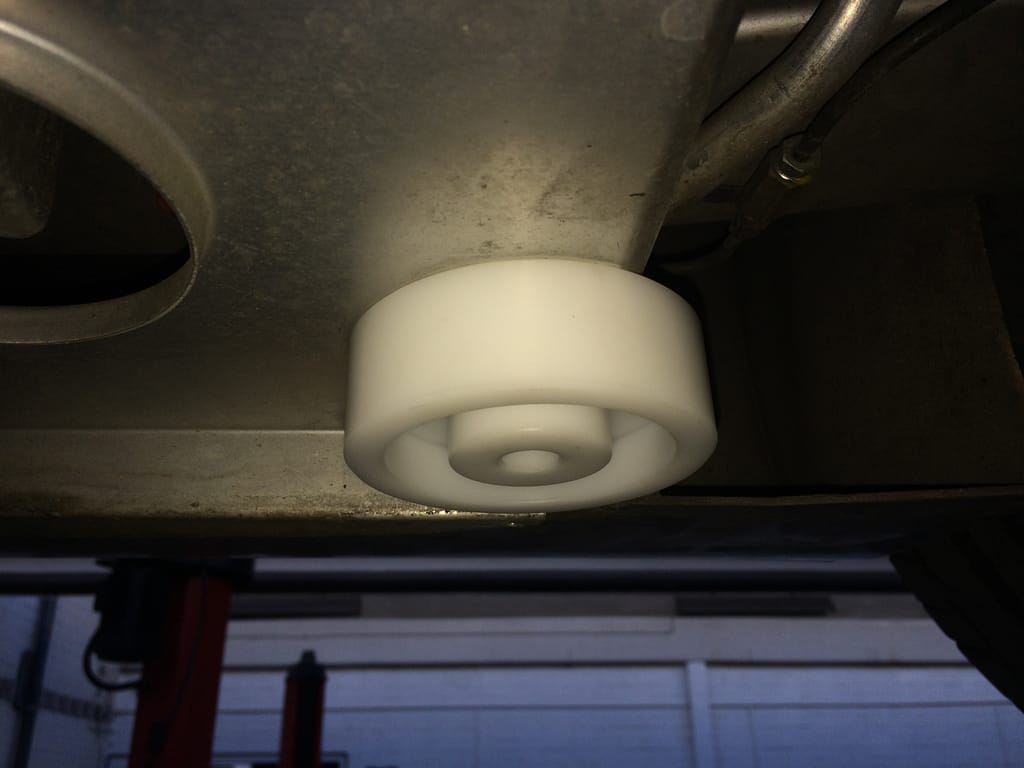 Distanzscheibe in montiertem Zustand. Hier noch ohne montiertes Bodenblech.