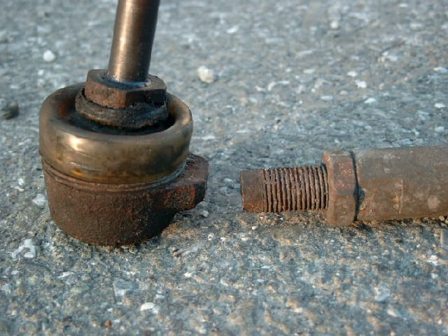 Gebrochener Kugelkopf bei Spurstangen Variante 1